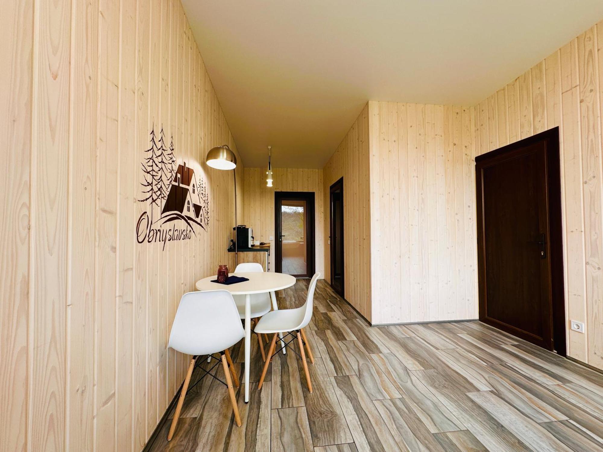 Obriyslavsko Villa Luaran gambar